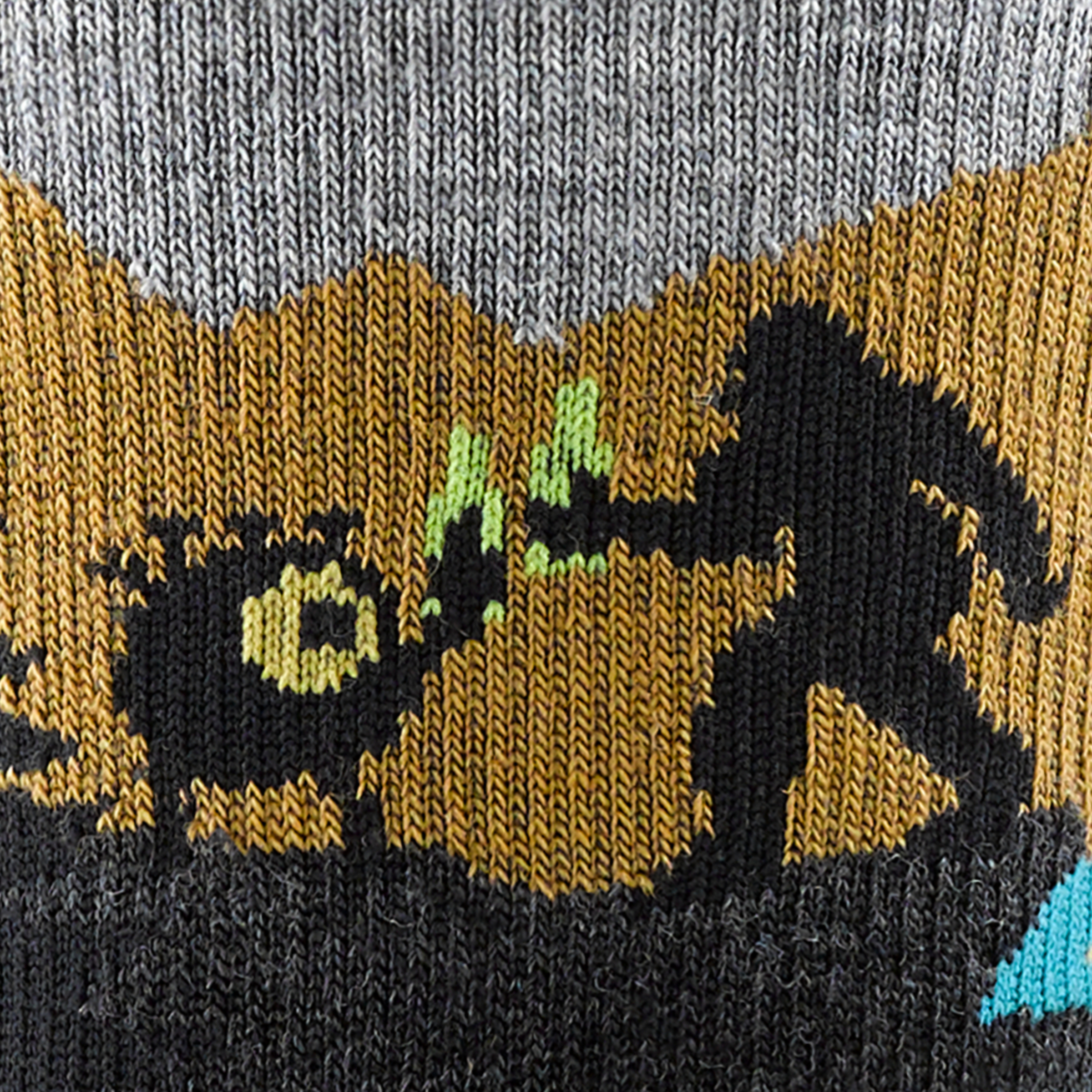 Call out detail image of the of the 5014 charcoal front image of alien and bigfoot cheering a couple of drinks