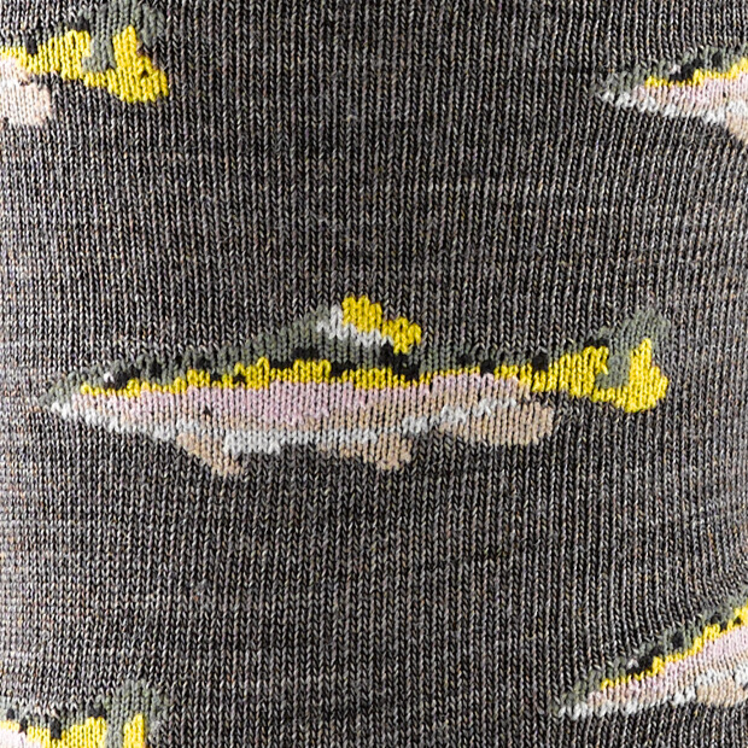 Call out detail image of the of the 6085 Taupe front image of salmon