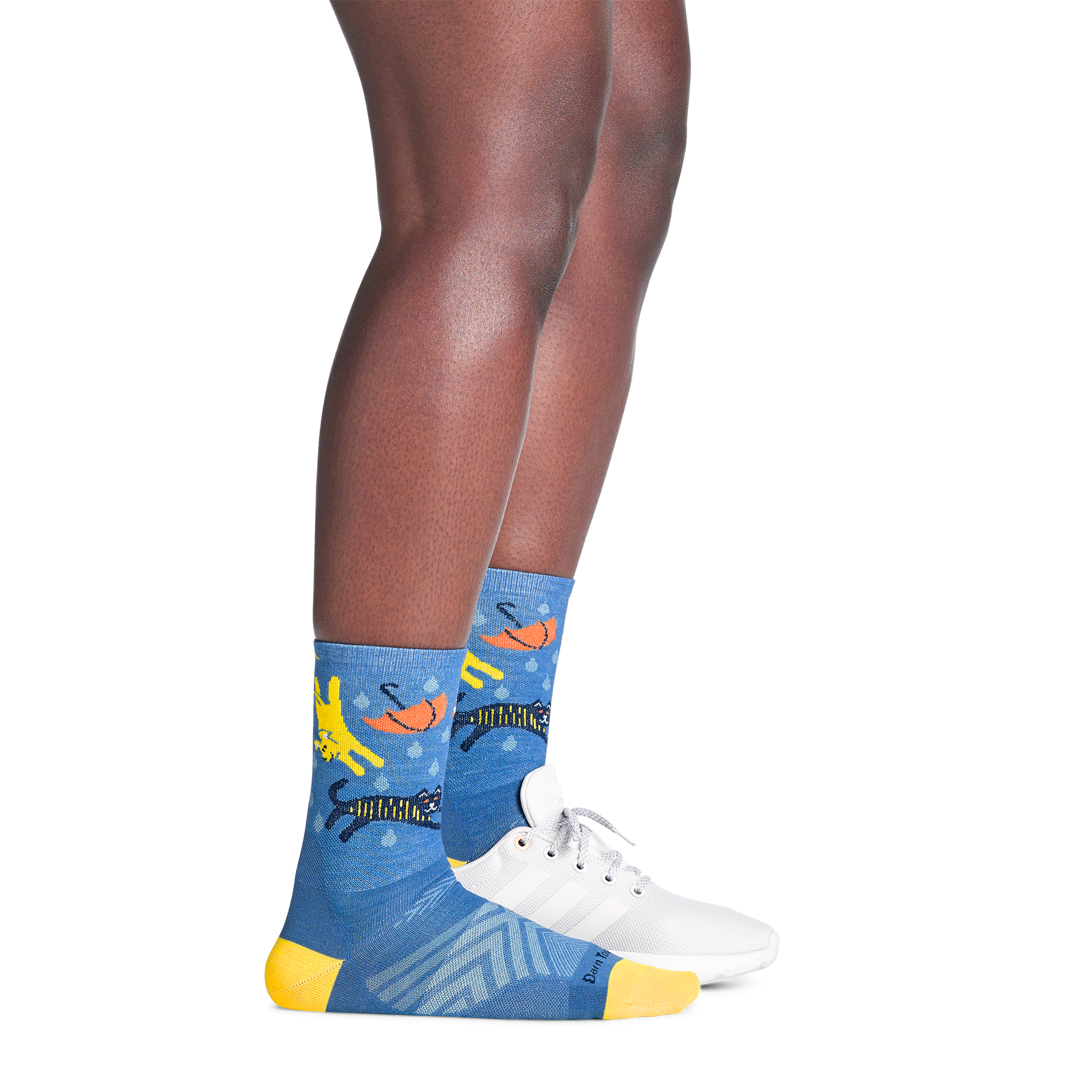 on model image with back foot in a sneaker wearing the 1070 ruff weather micro crew running sock in storm blue colorway