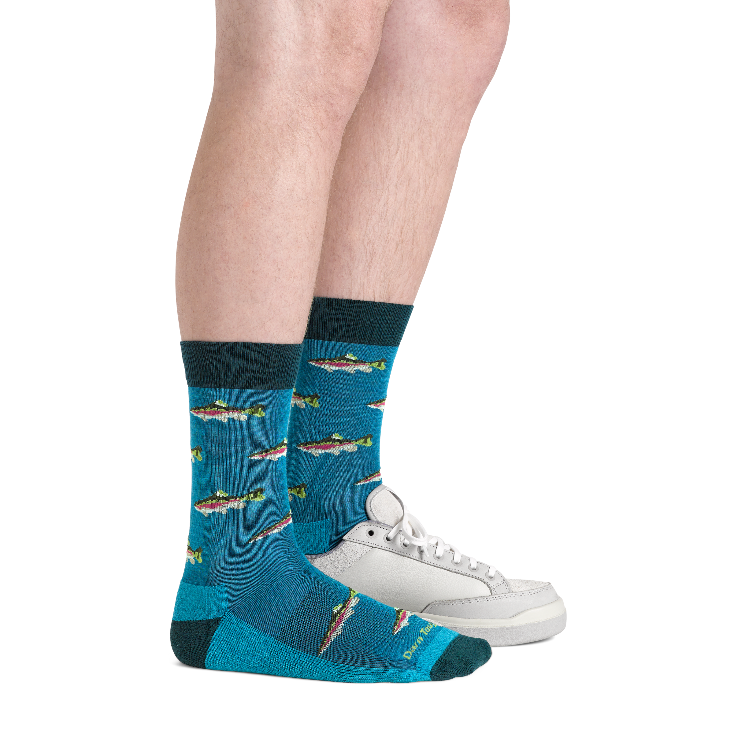 6085 men's cascade blue spey fly fish socks on foot wearing sneaker